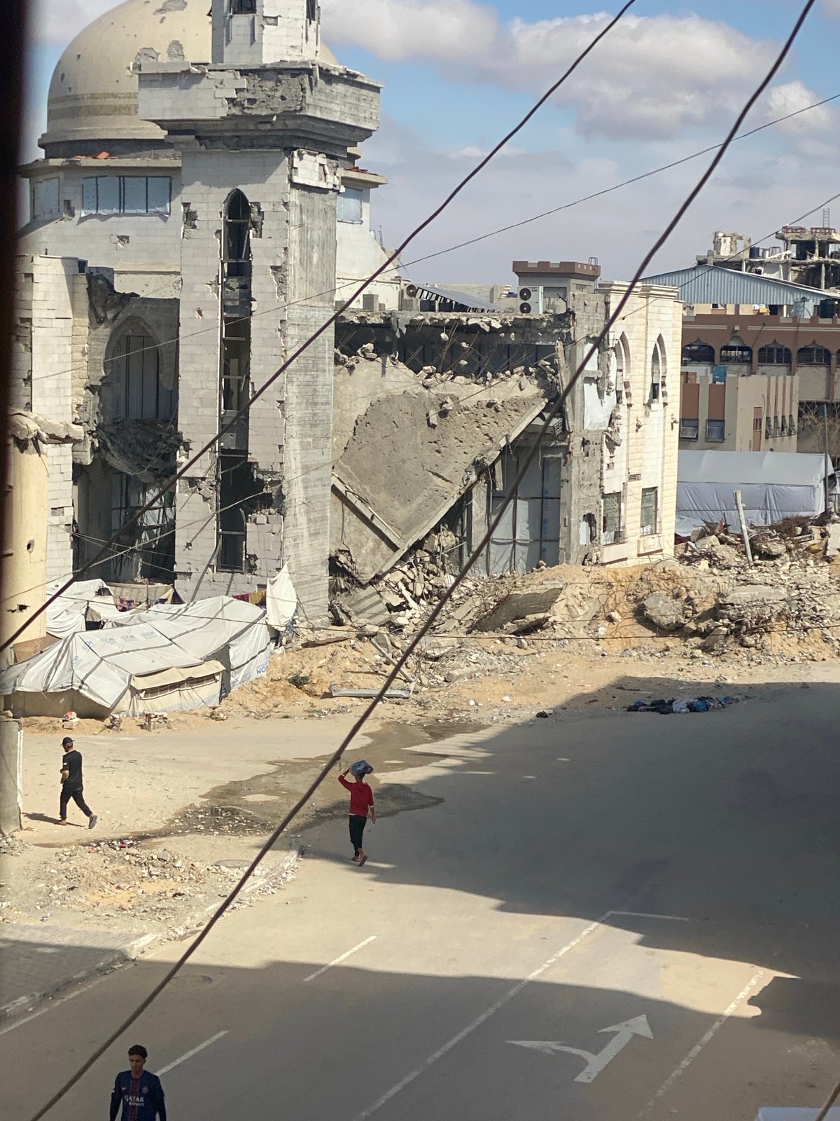 Witness Documents Life Amid Damage in Khan Yunis Refugee Camps