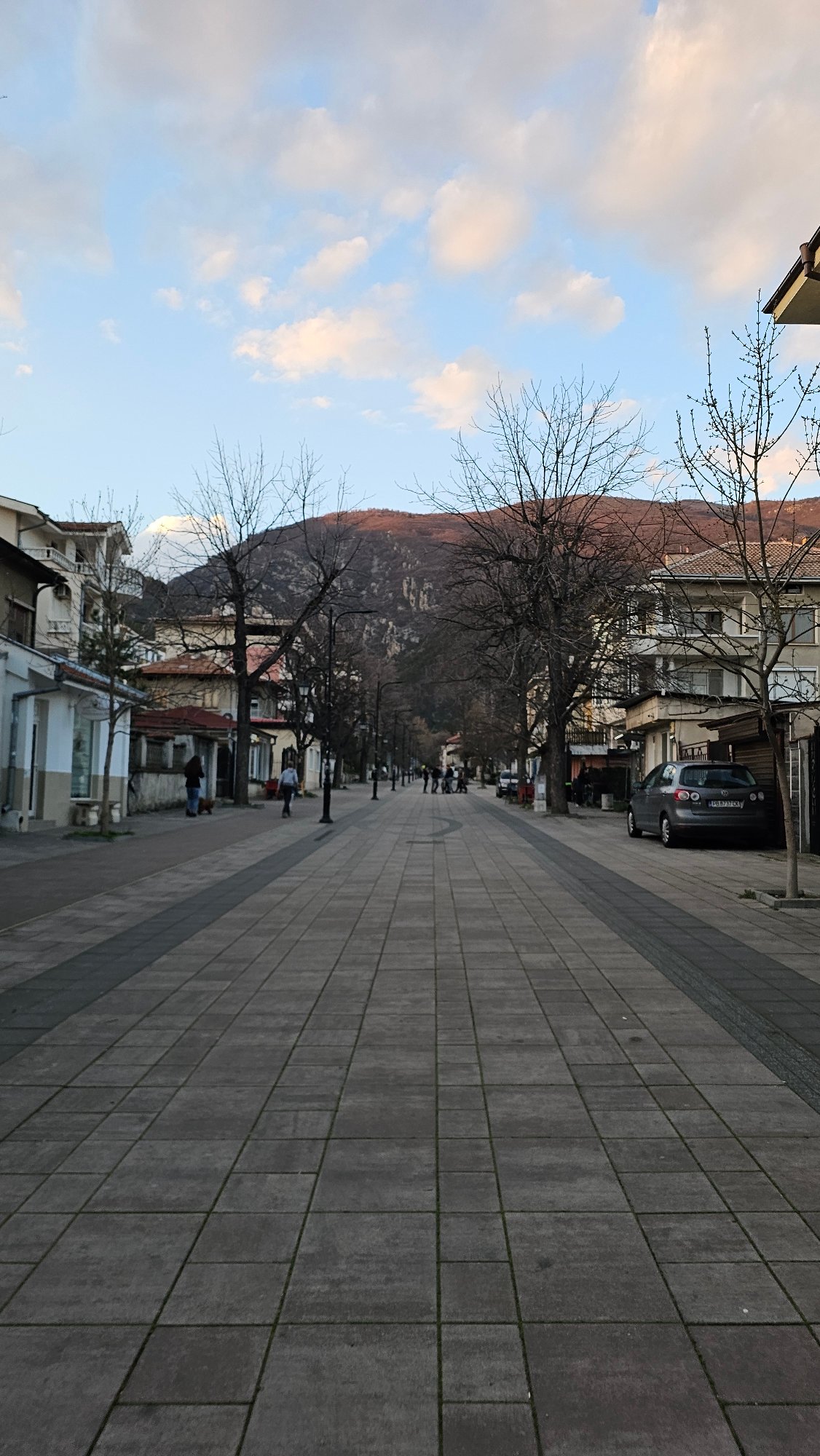 Afternoon walkabout captures everyday life in Karlovo, Bulgaria
