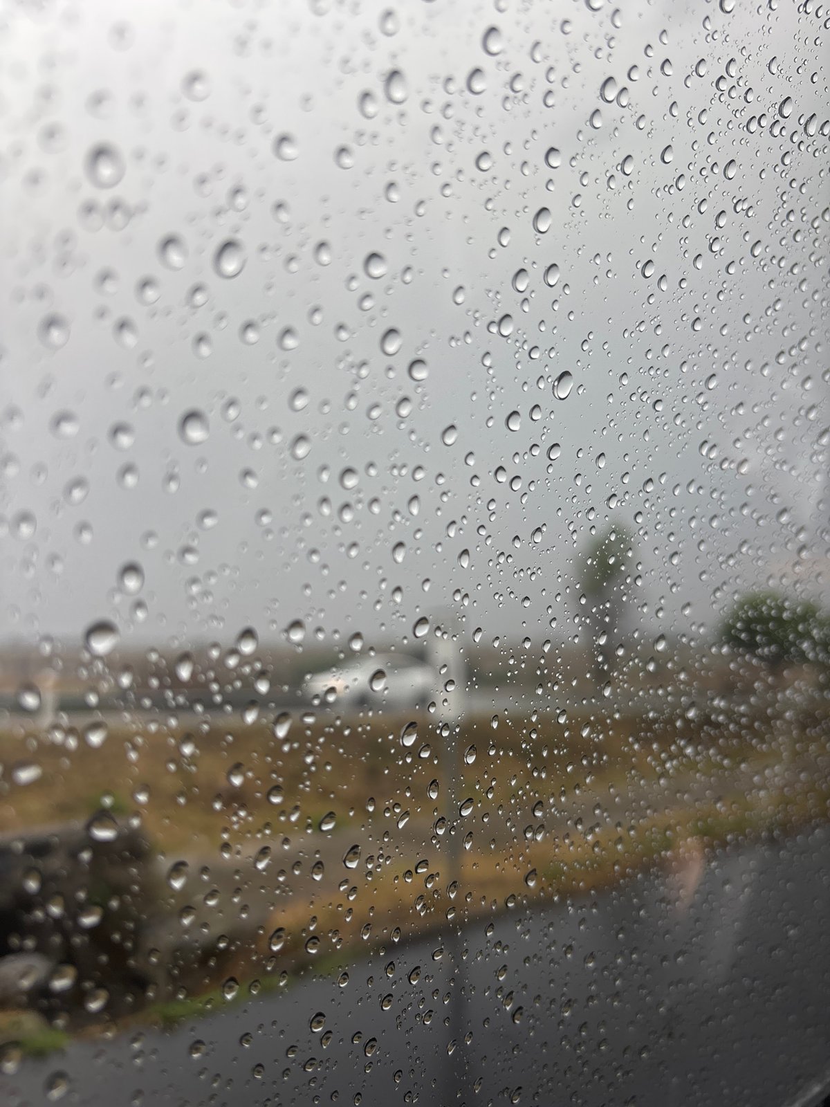 Raindrops observed on window in Santa Clara Ocoyucan