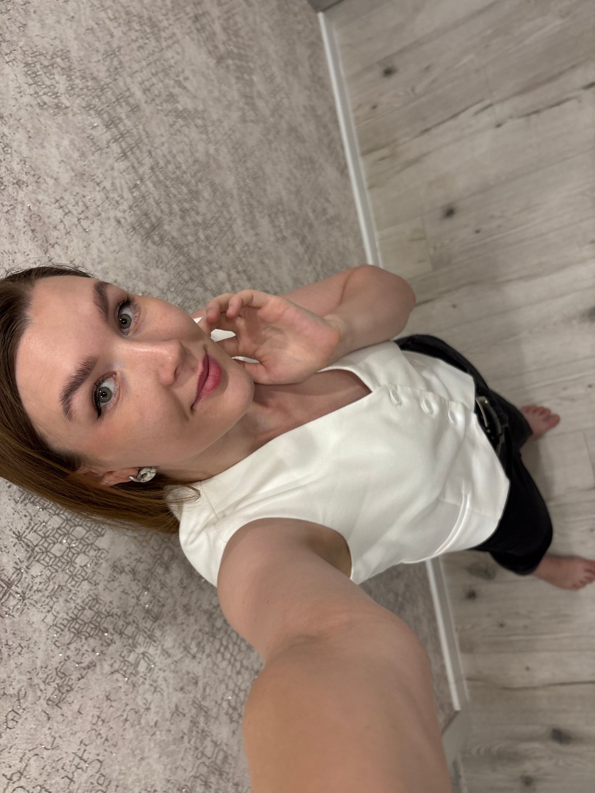 Woman Takes Multiple Selfies in Izhevsk During Early Morning Hours
