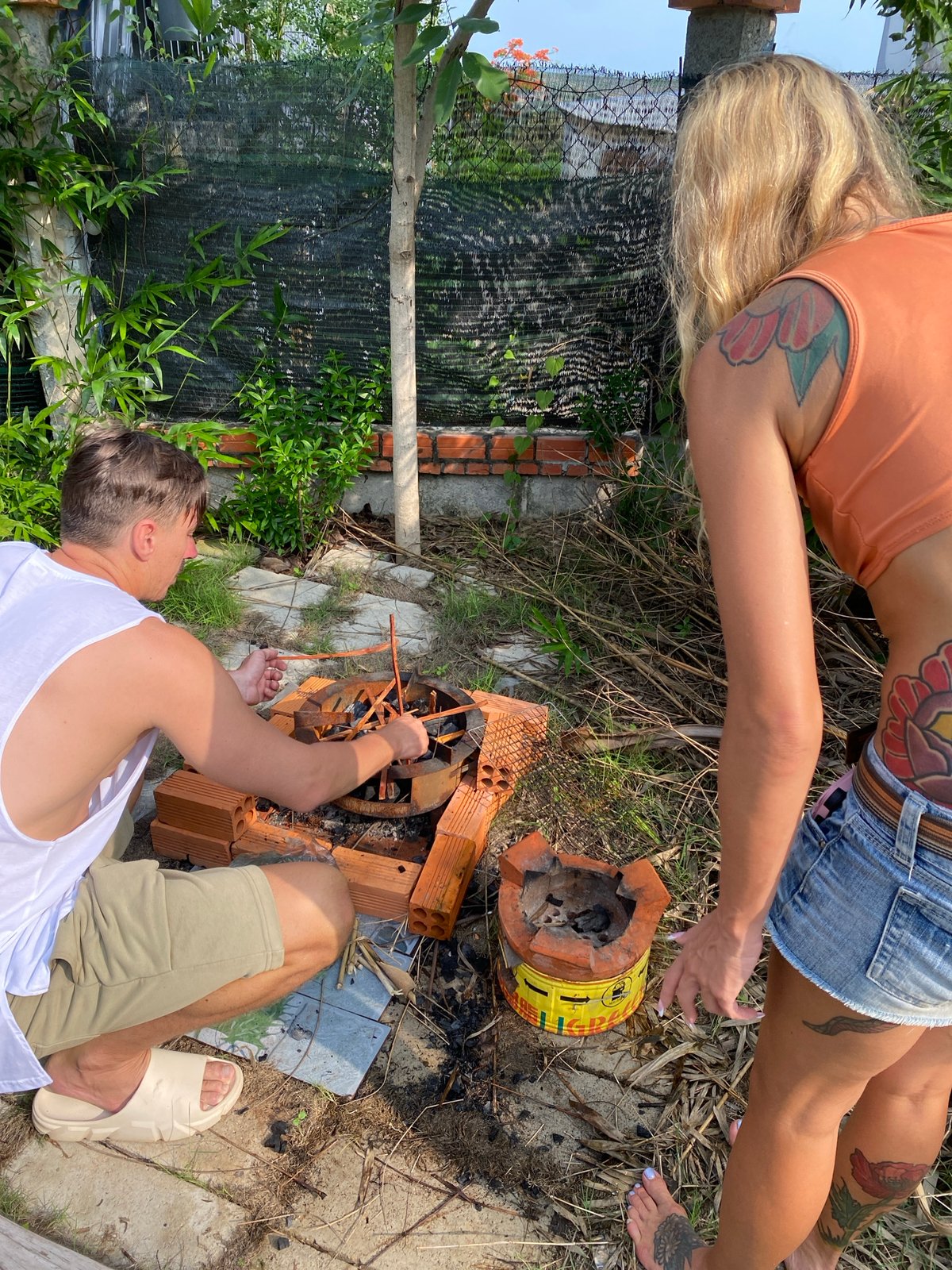 Morning backyard gathering with cooking and selfies in Mũi Né