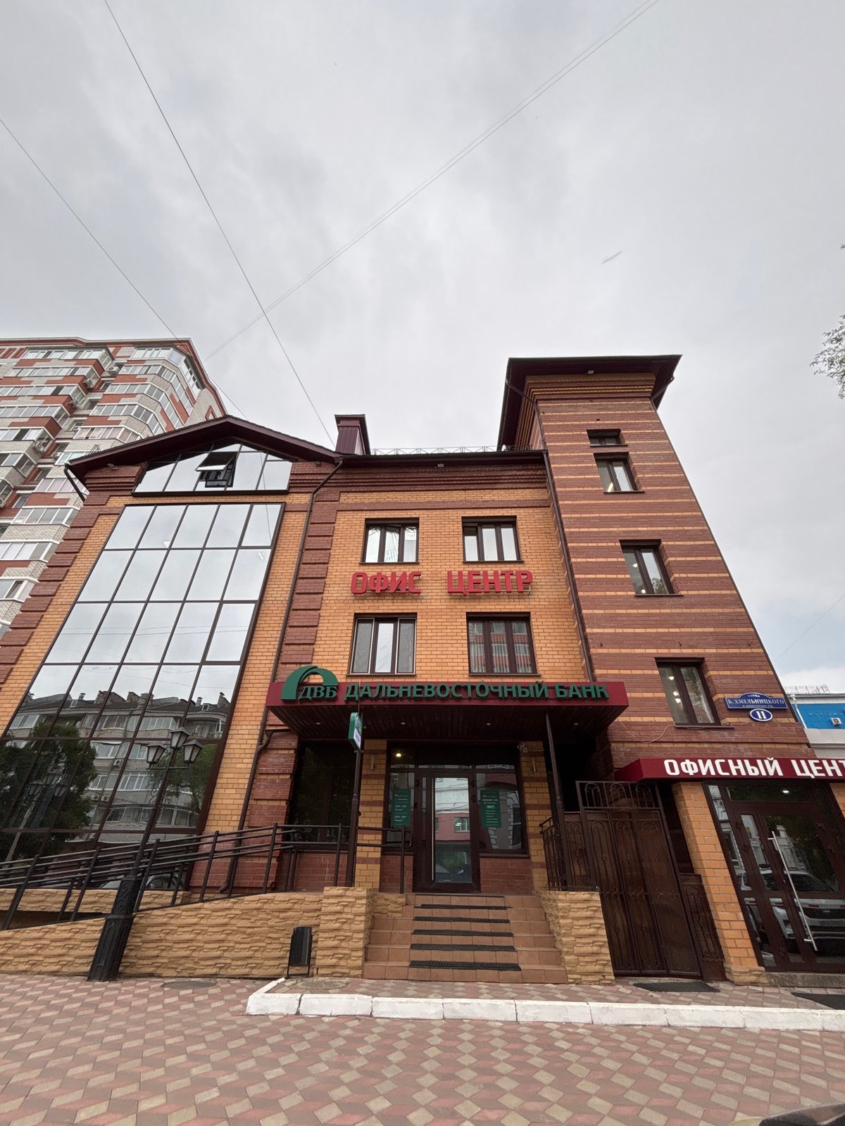Street scenes around central Blagoveshchensk on a July morning