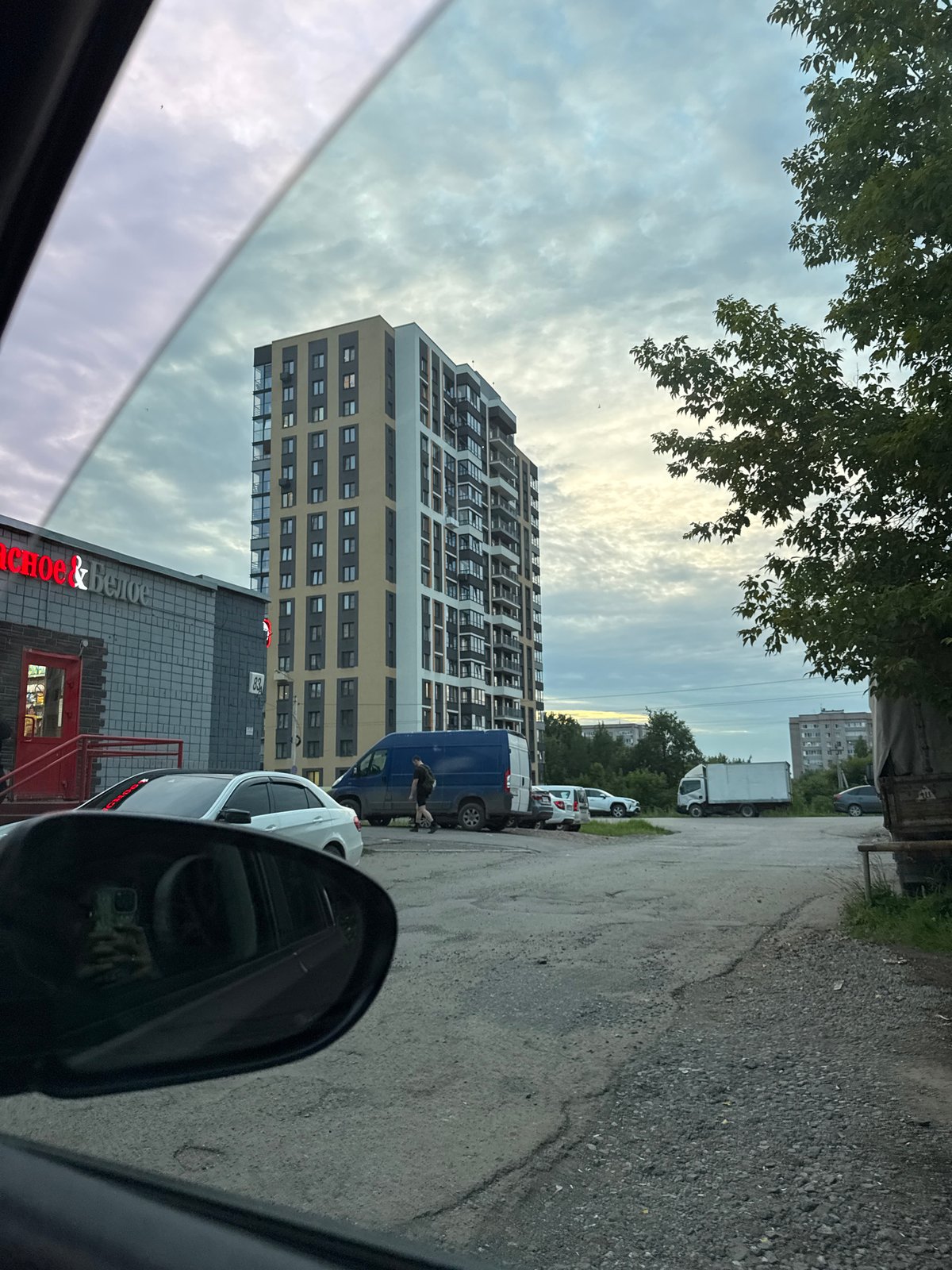 Overcast afternoon in Izhevsk, stopped at a red light
