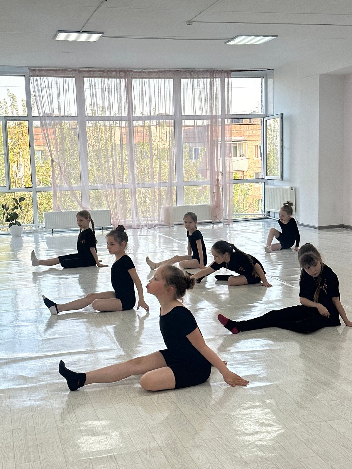 Young dancers practice routines in Votkinsk studio