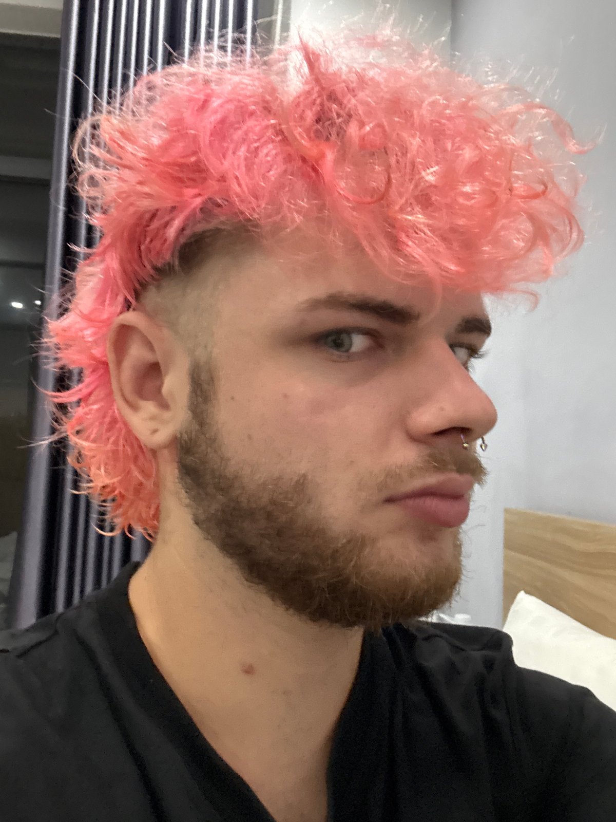 Pink-haired man photographed in bedroom portraits, Đà Nẵng