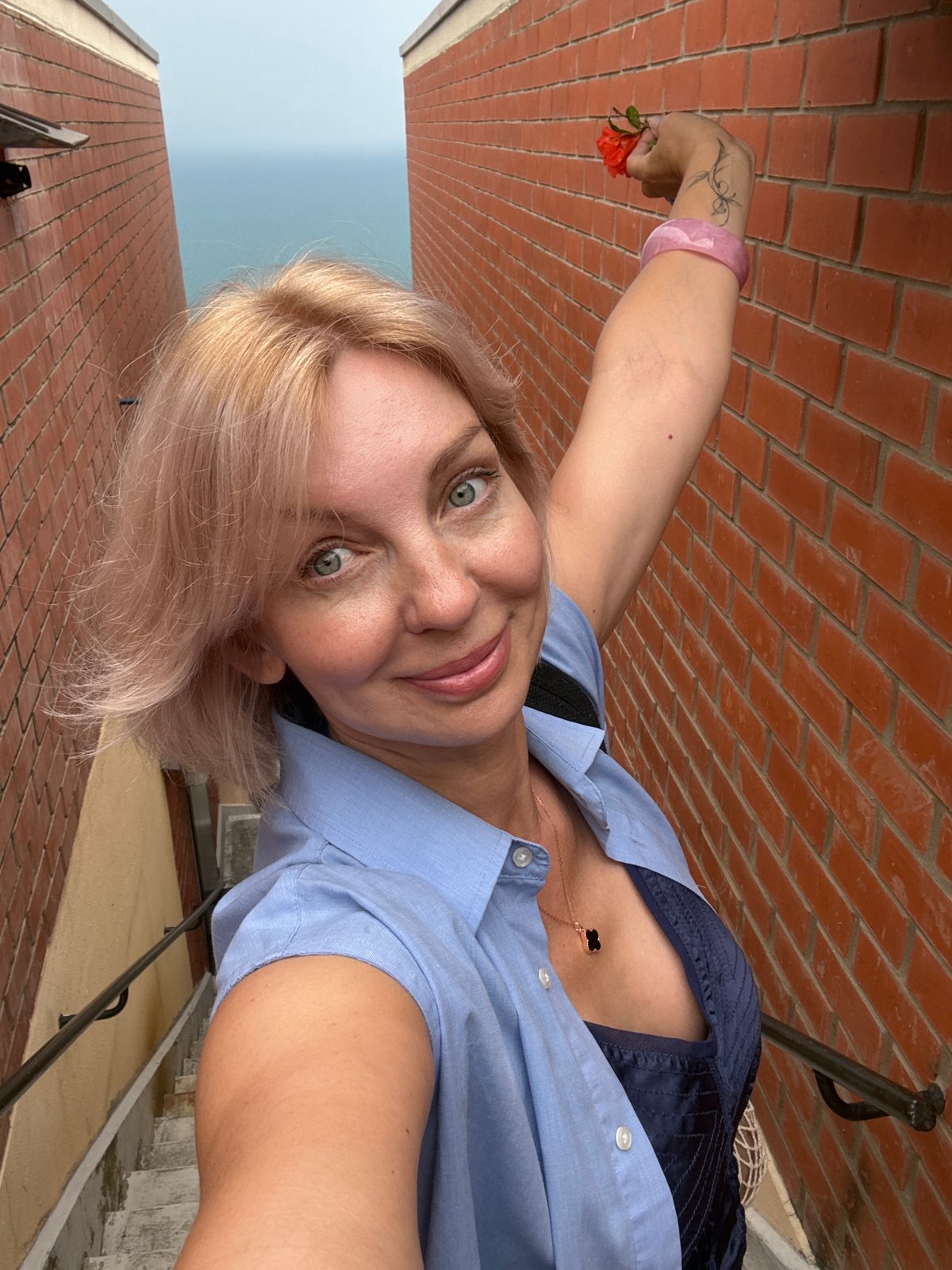 Afternoon hanging around a green, characterful Sochi property