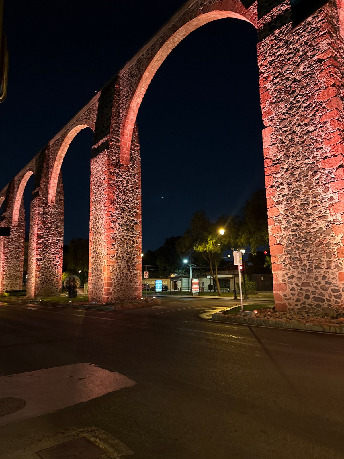 Evening food tour documented at Querétaro's historic district