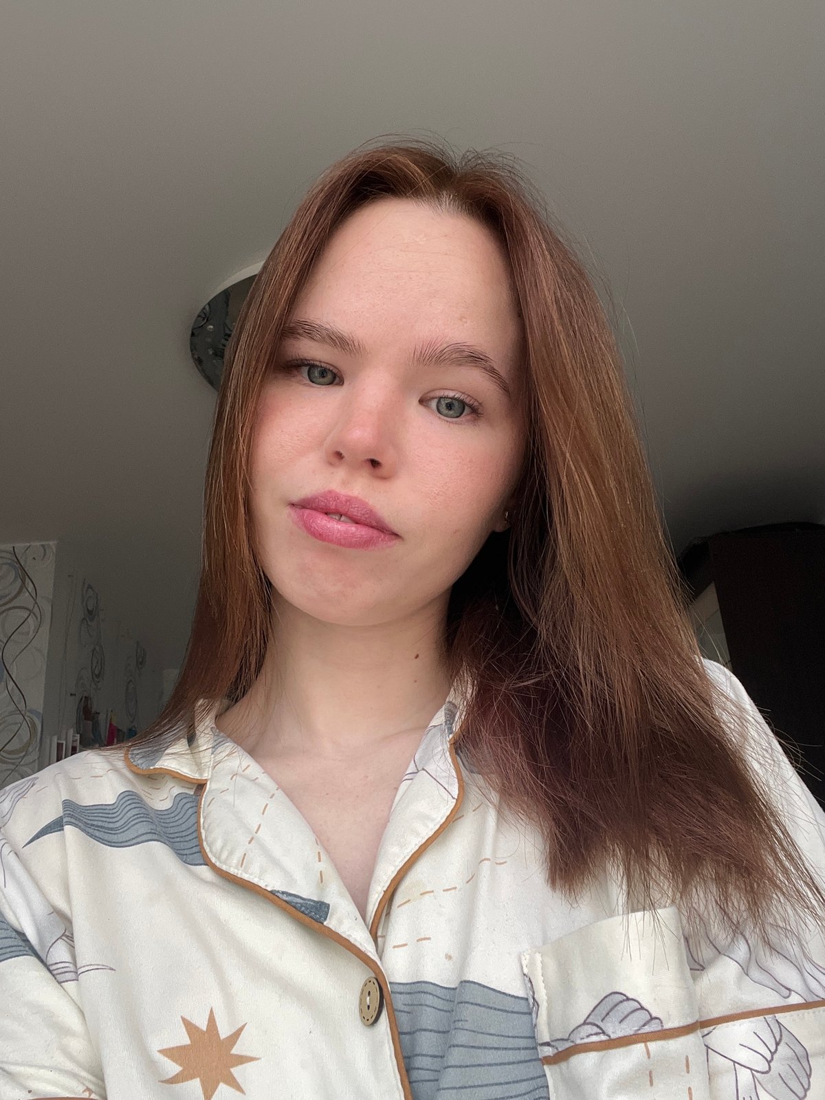 Woman documents morning selfie session in Chaikovsky, Russia