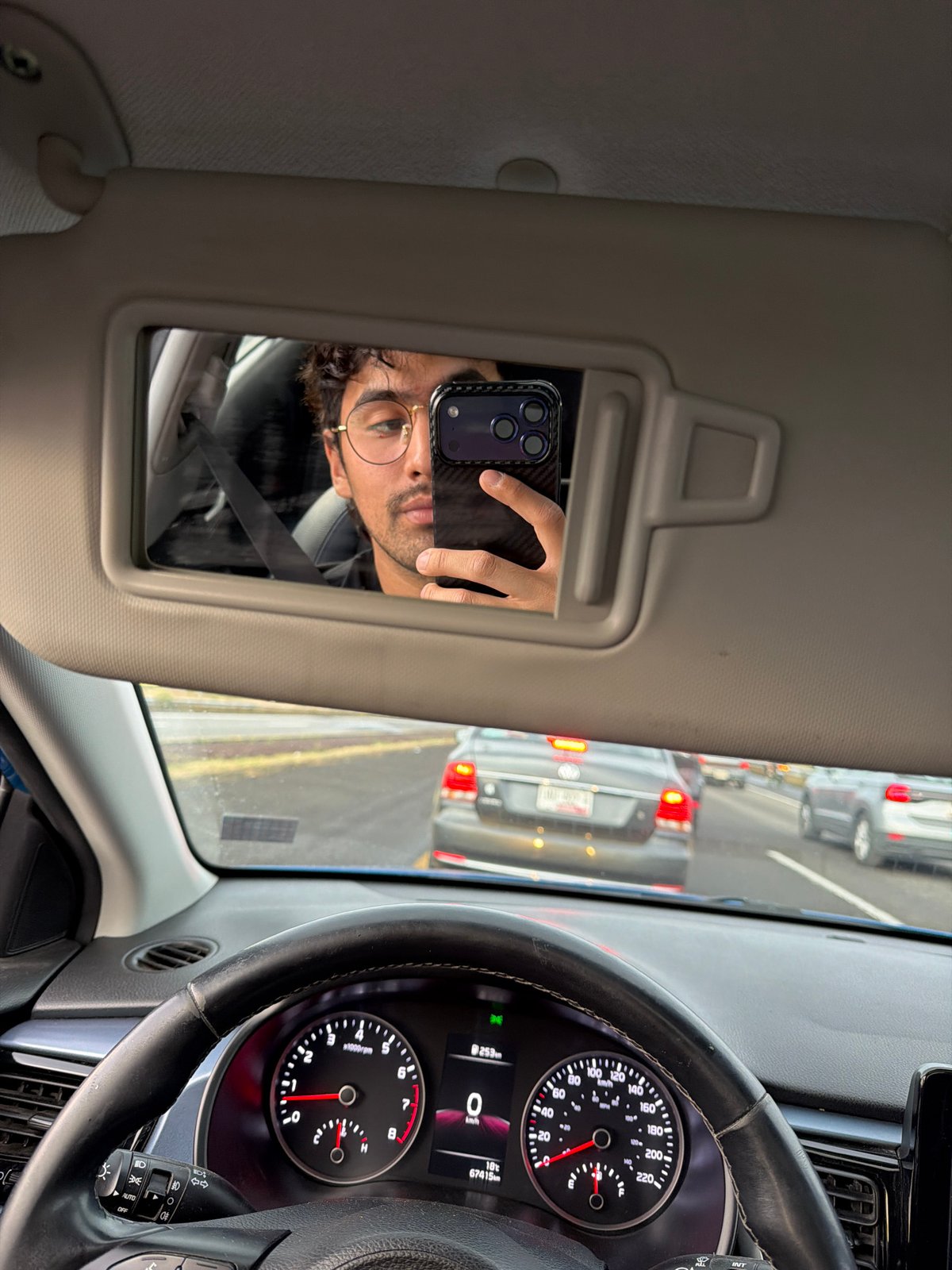 Driver documents traffic jam with selfies in Mexico