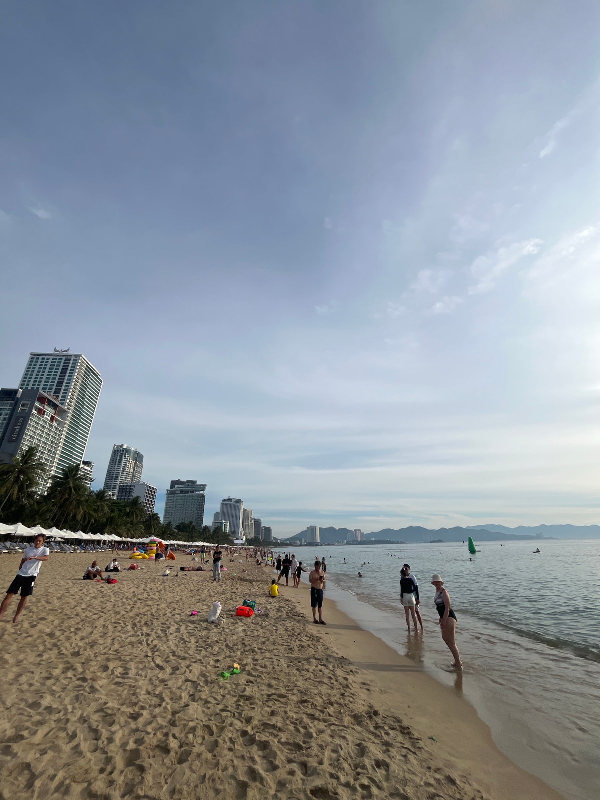 Open-water swim event draws crowds to Nha Trang beach