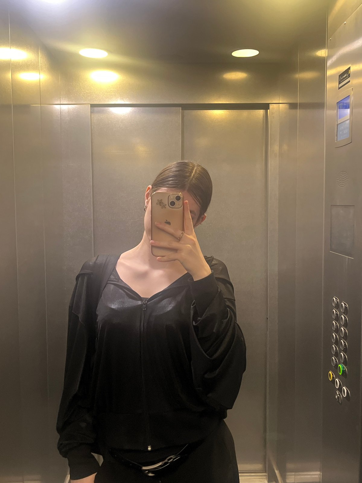 Person takes elevator mirror selfie in Russia
