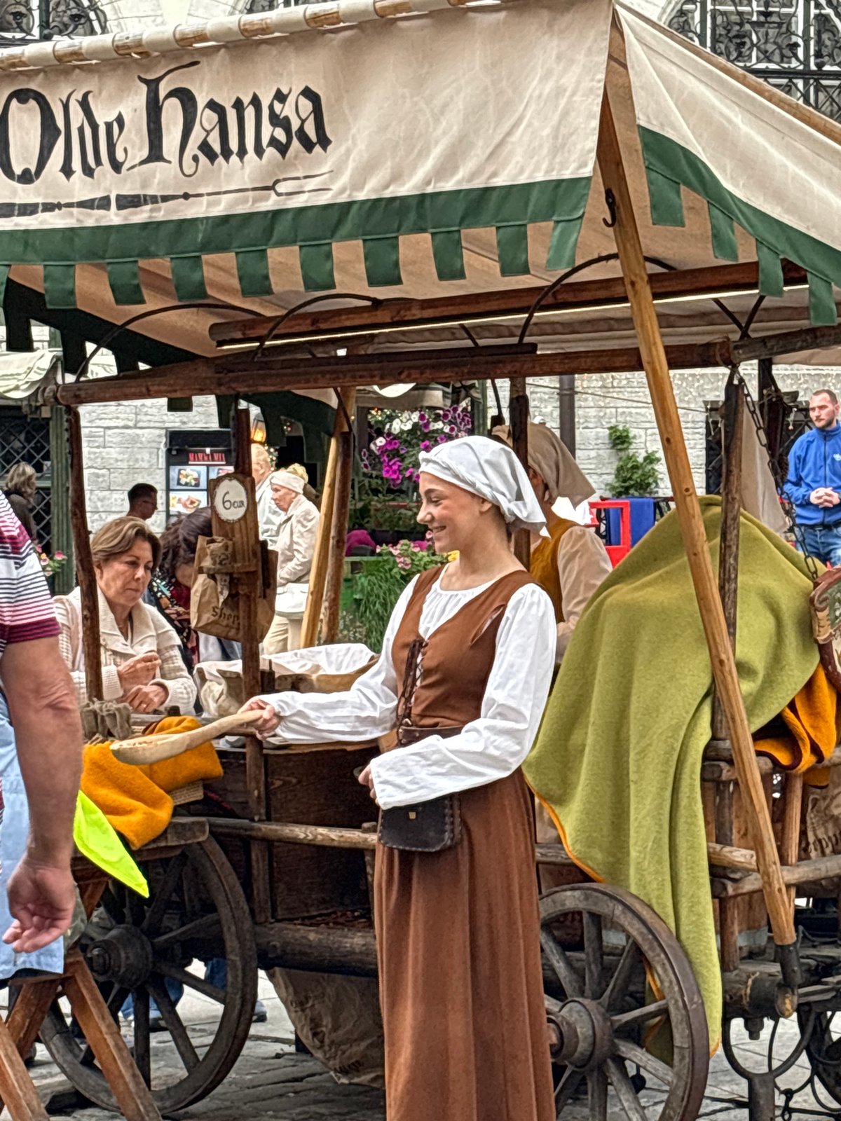 Medieval festival draws crowds to historic Tallinn Old Town