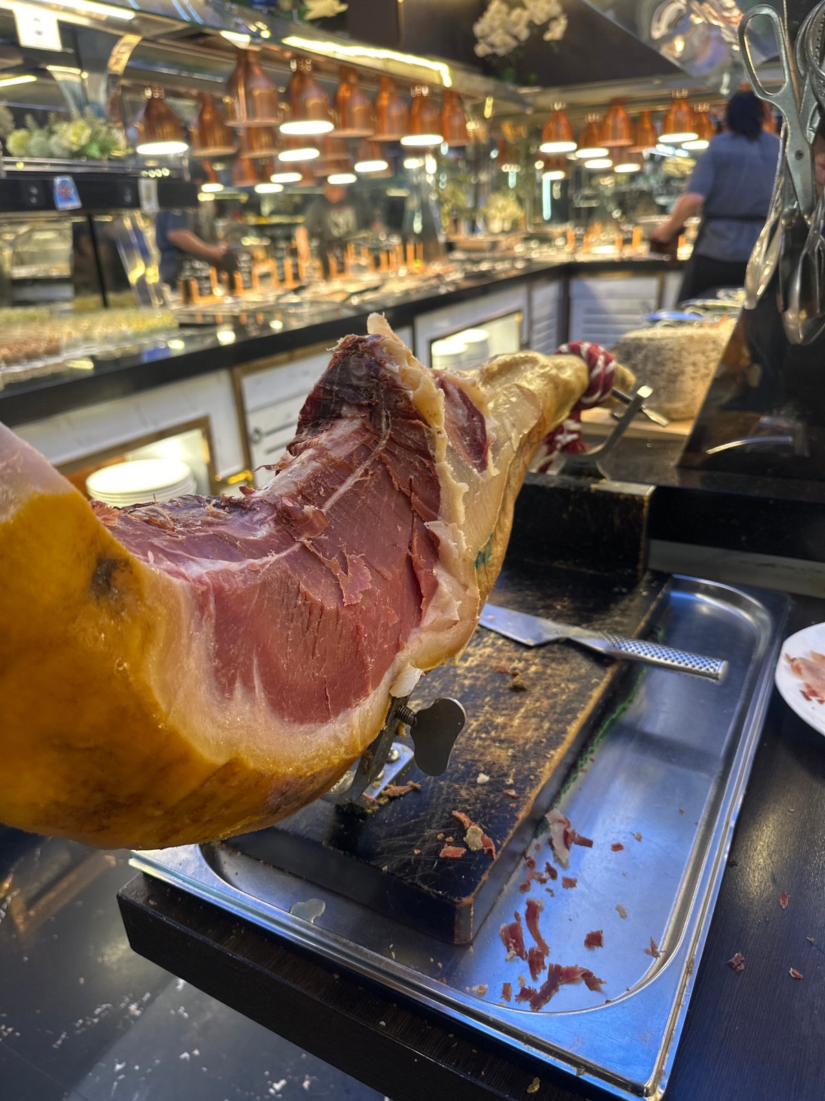 Seafood buffet documented at Paris restaurant