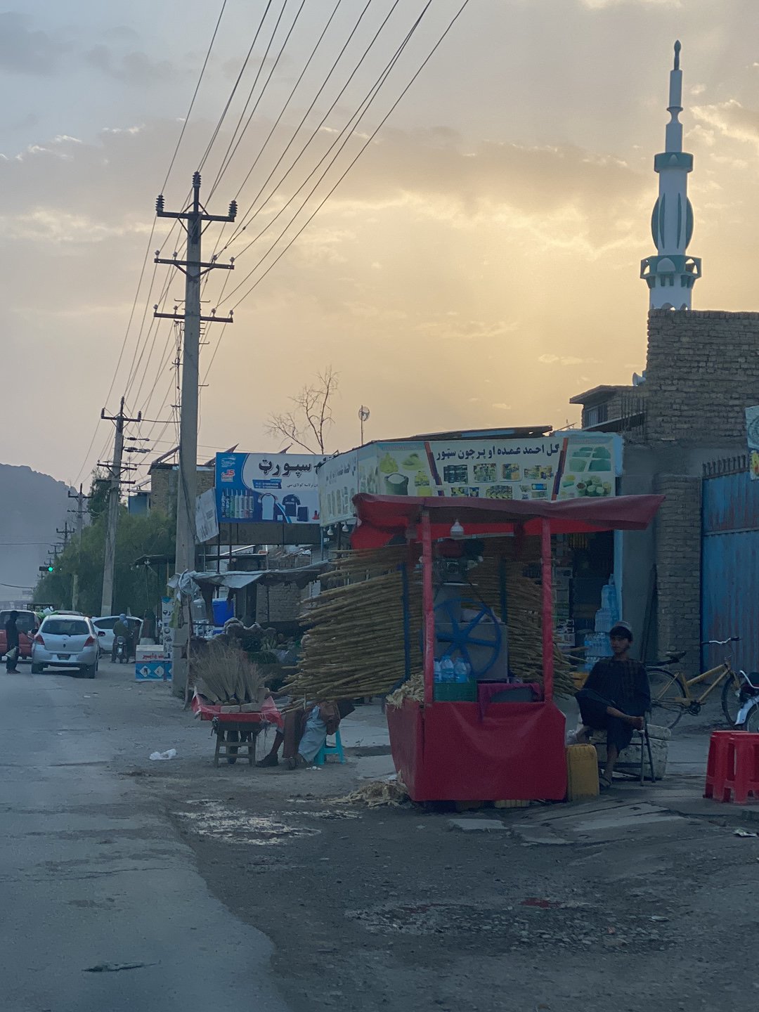 Kandahar street life documented during busy afternoon hours