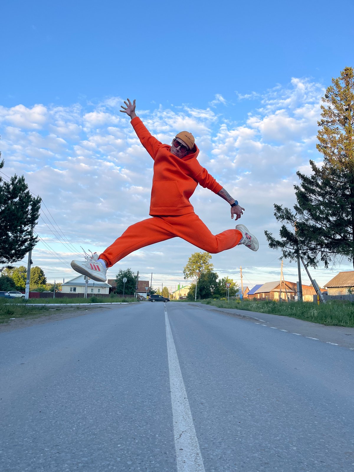 Jump photos and mirror selfies captured in Chaikovsky, Russia