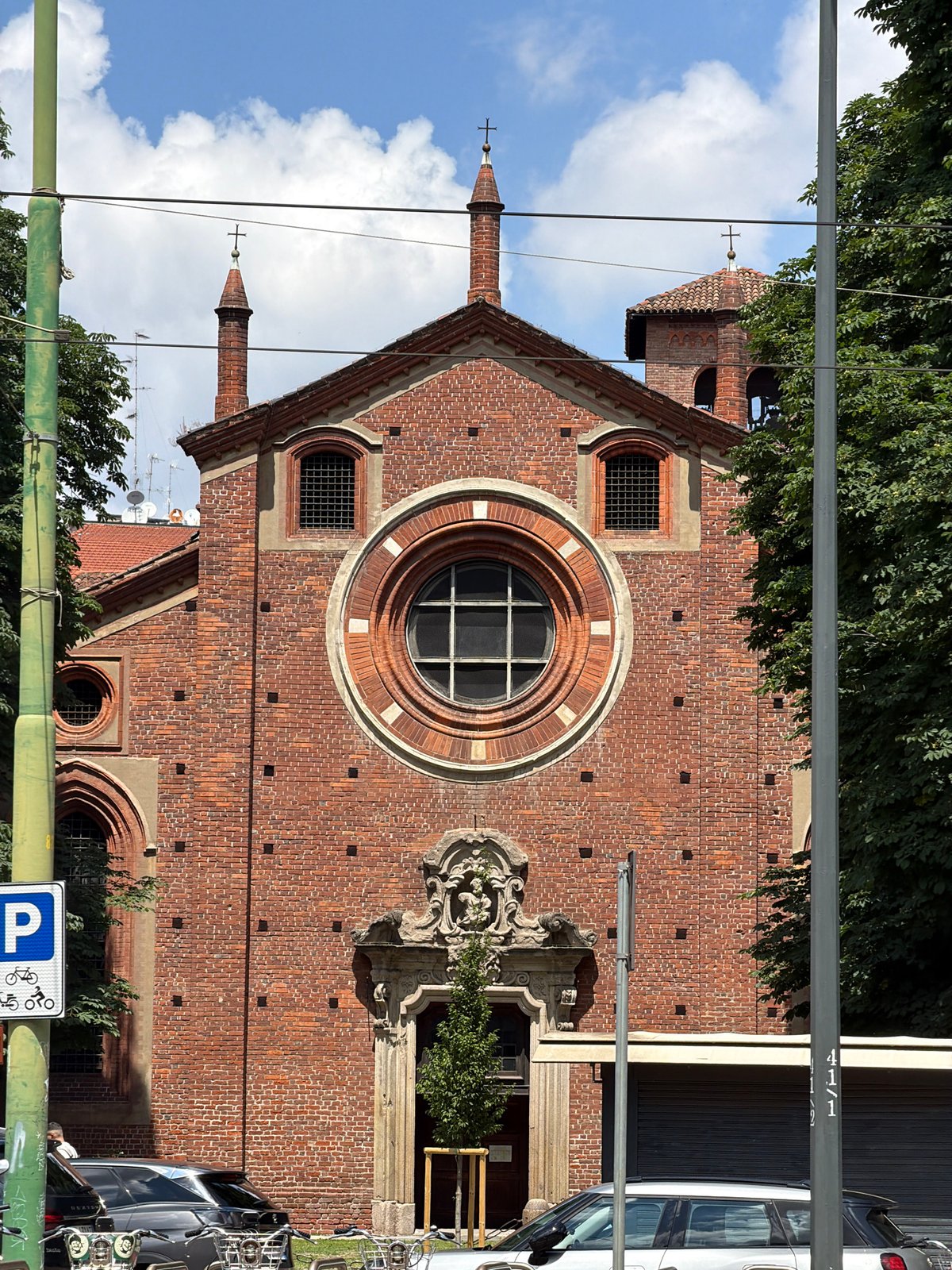 Tourist captures six-minute architectural tour of central Milan landmarks