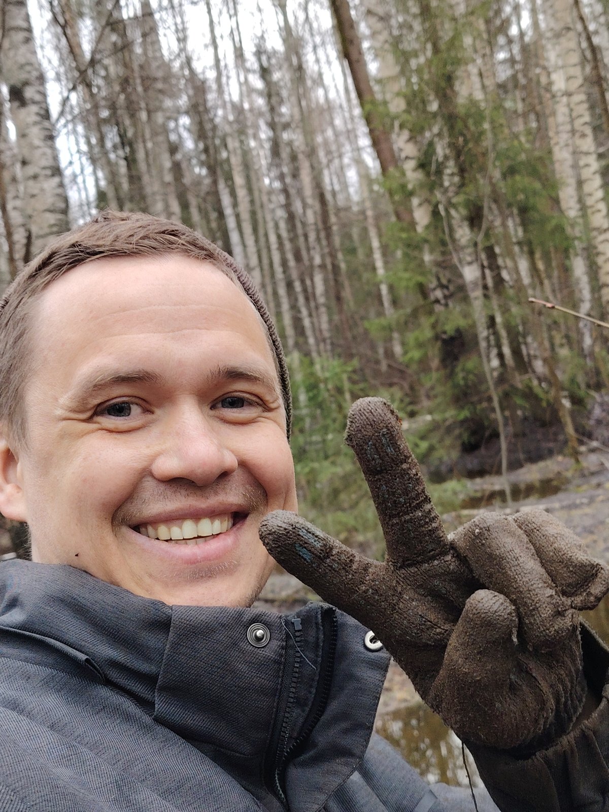 Man documents spring forest walk in Markovskii, Russia