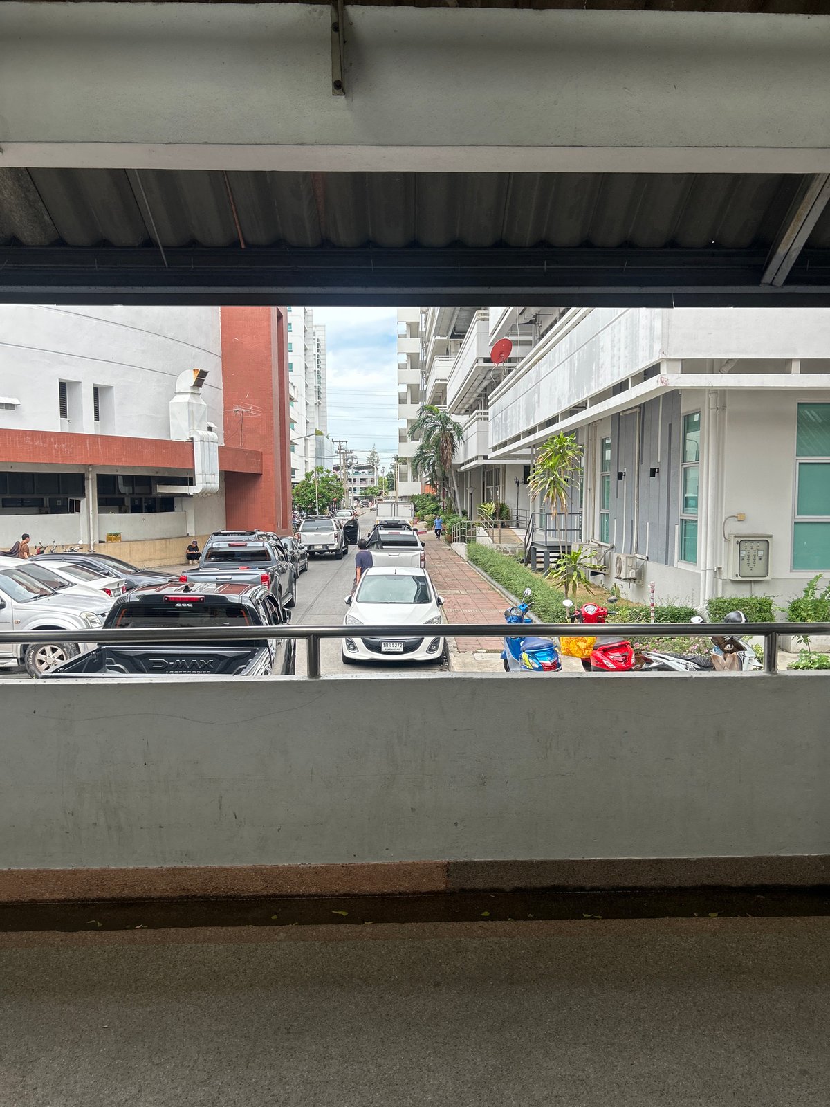 Routine market life documented in Thai municipality