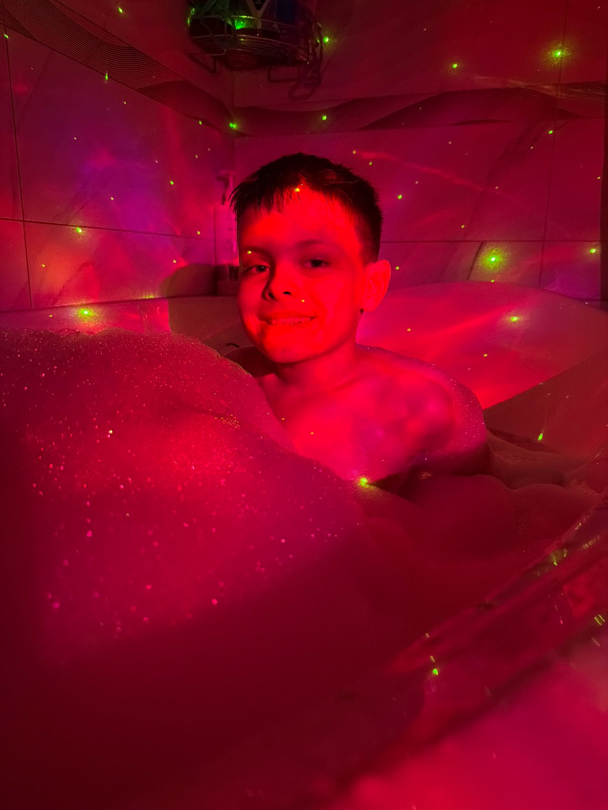 Domestic scenes captured in Votkinsk: bubble baths and sleeping dog