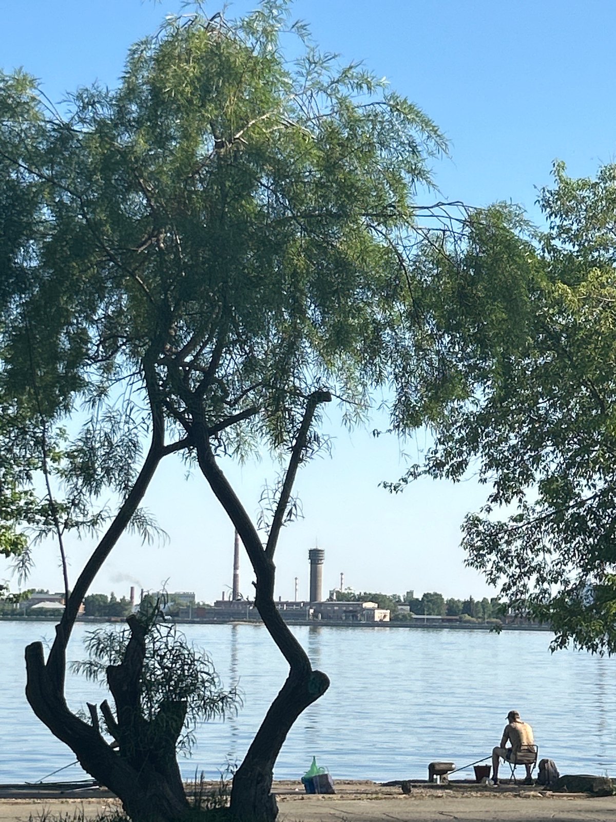 Quiet afternoon moments captured around Izhevsk pond and city