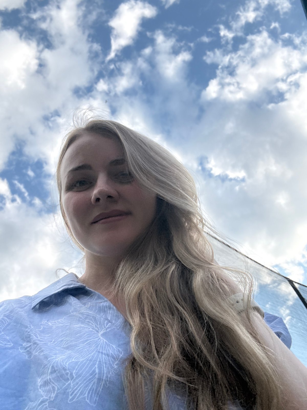 Woman photographed in outdoor portrait session in Chaikovsky, Russia