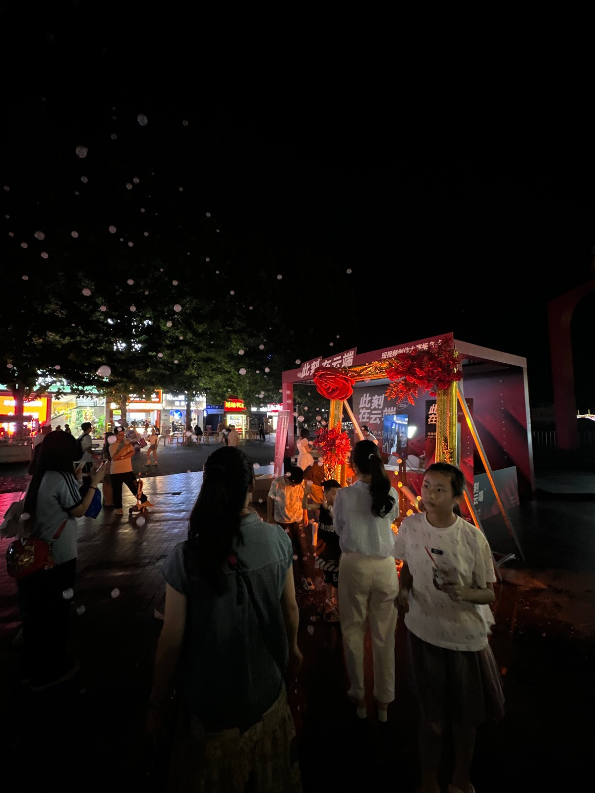 Day-to-night scenes captured across Chongqing High-tech Zone commercial district