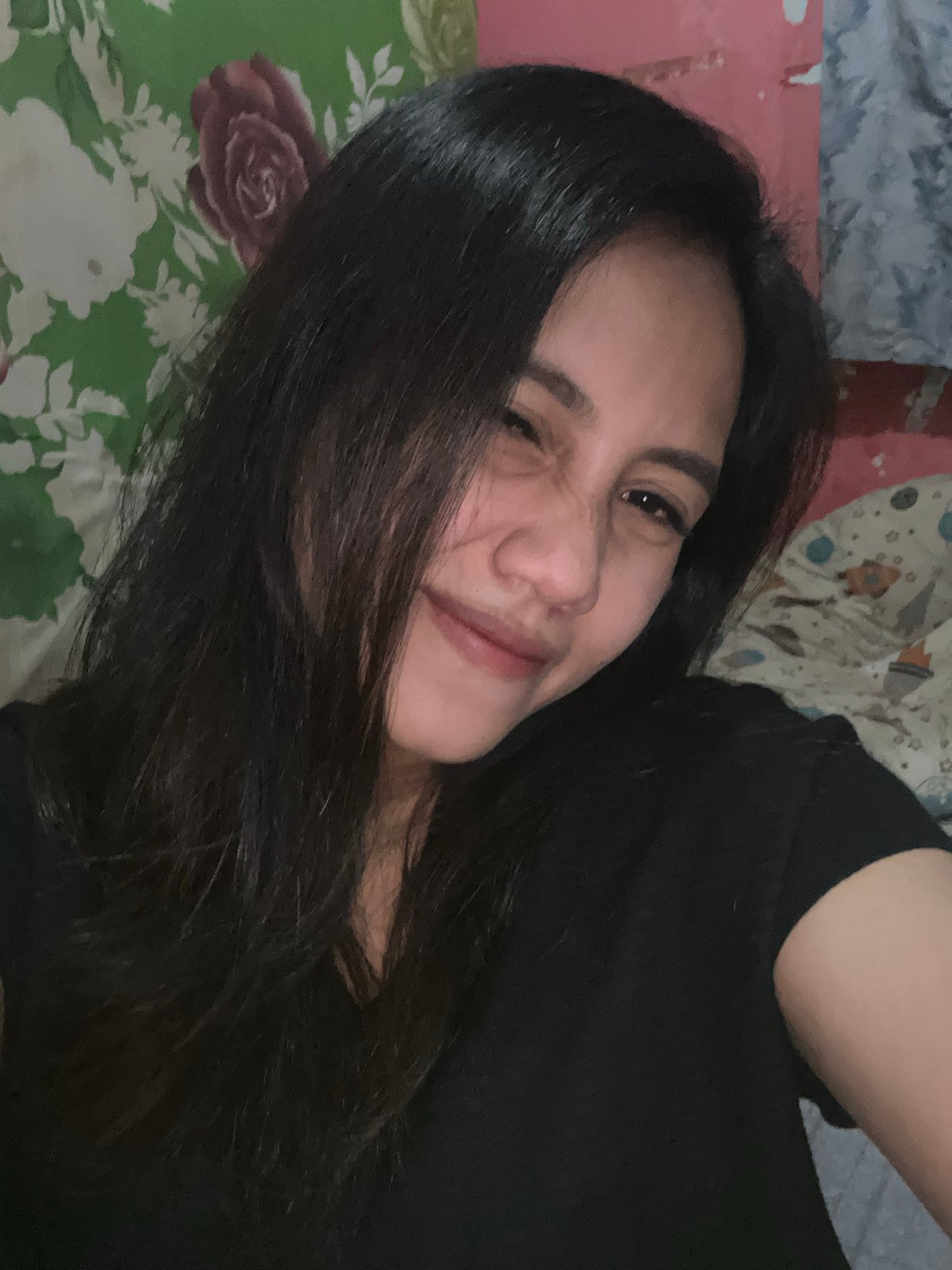 Selfie series in Depok with a casual indoor vibe