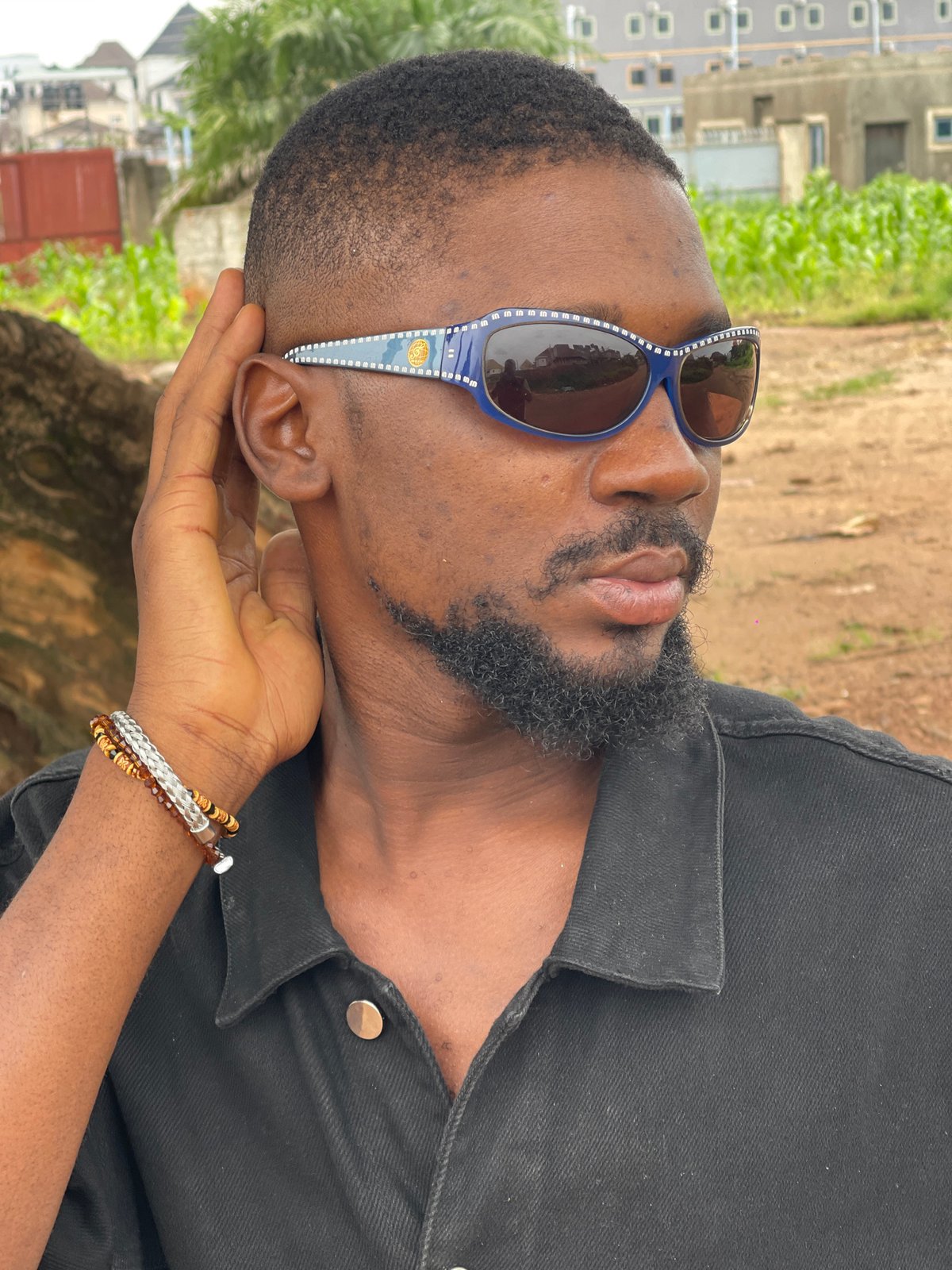 Afternoon hang in a green Abuja neighborhood, multiple angles