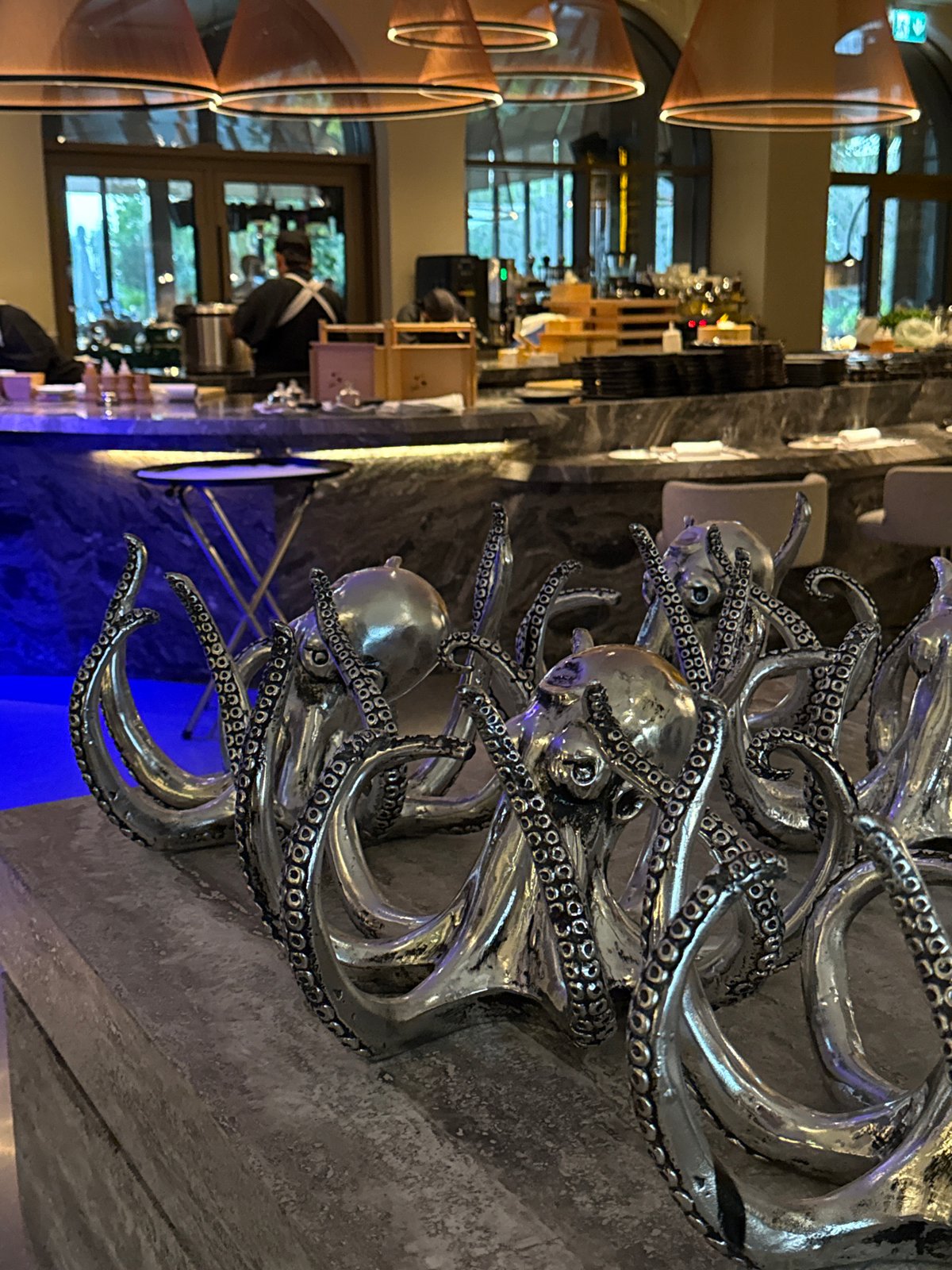 Inside a Dubai seafood restaurant: live tanks, fresh catches, and plating