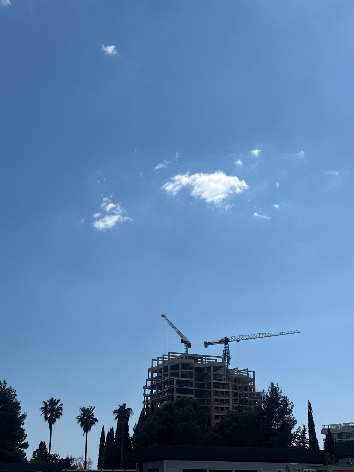 Clear skies and quiet streets observed in Budva
