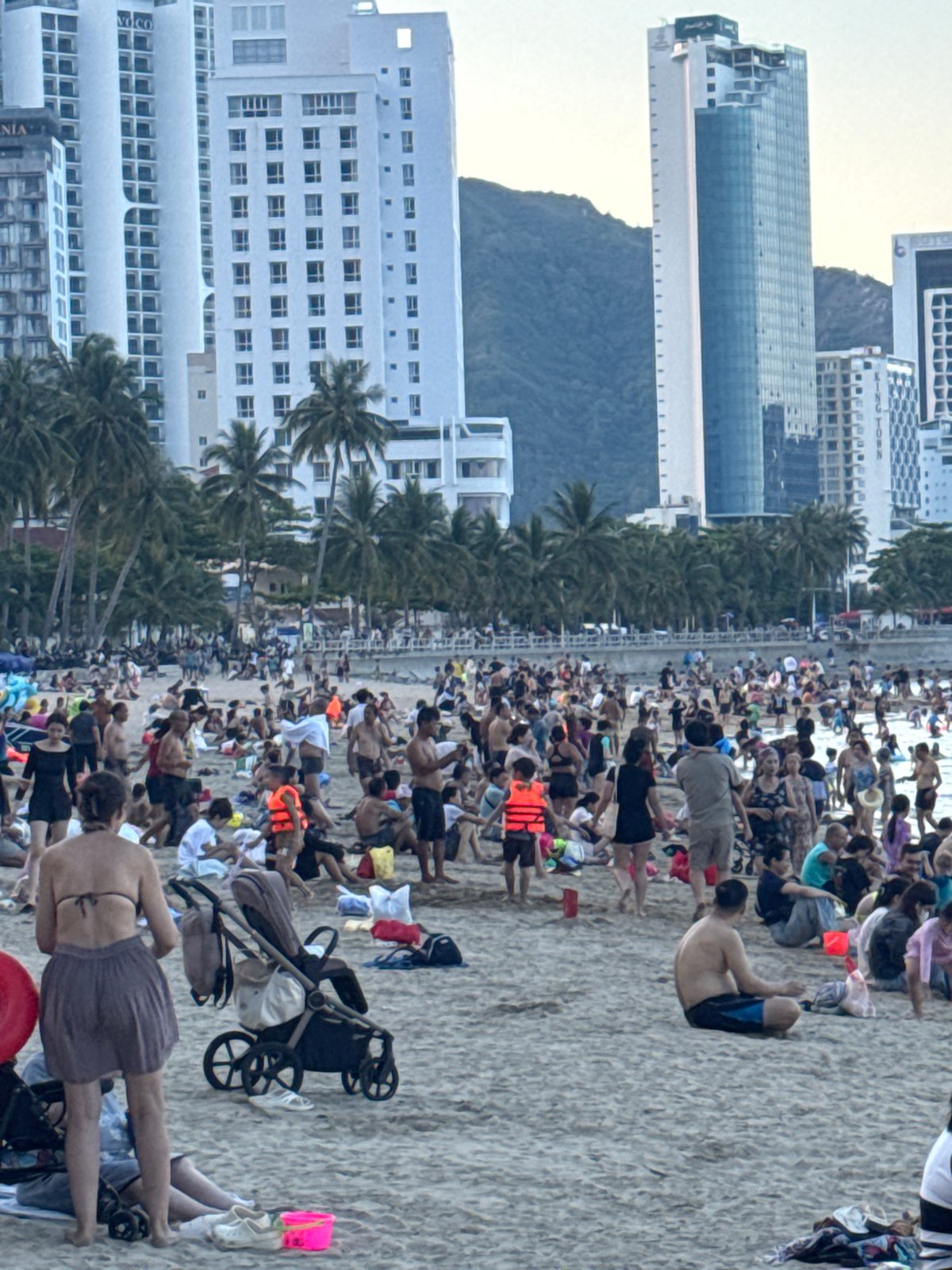 A full sweep of Nha Trang — beaches, streets, food, and skylines.
