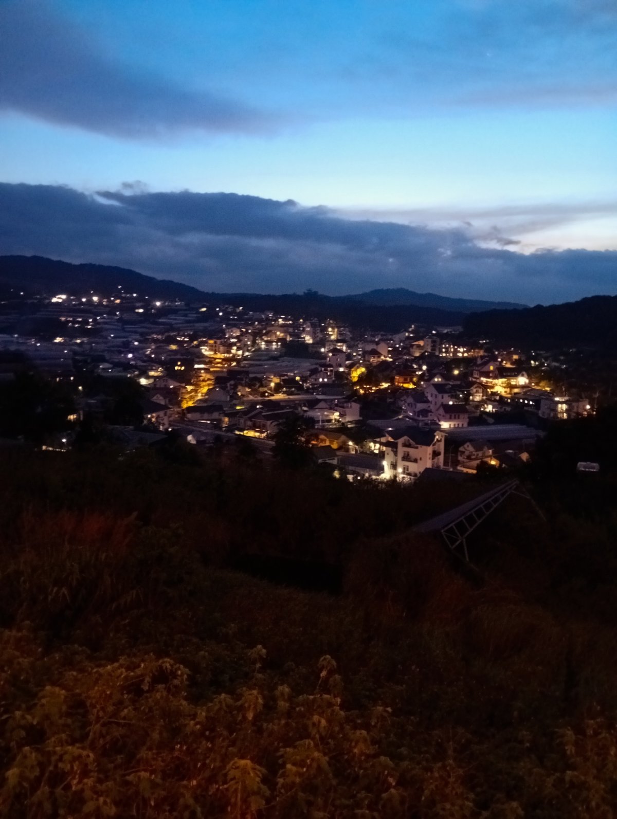 Day-to-night views captured across Đà Lạt's hilly landscape