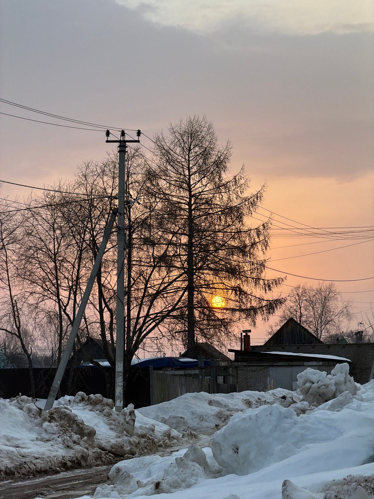 Winter portrait session captured in Chaikovsky, Russia