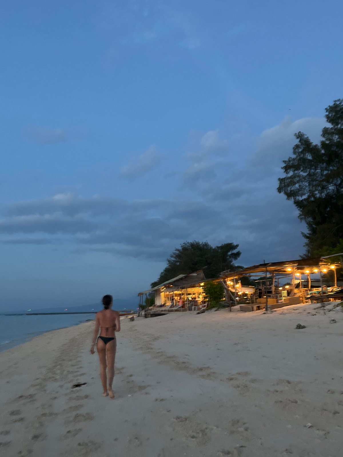 Indonesian beach day captured in 23 memories over 2 hours
