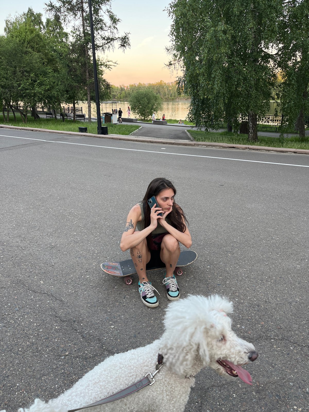 Krasnoyarsk riverfront: skating, rollerblading, and a poodle