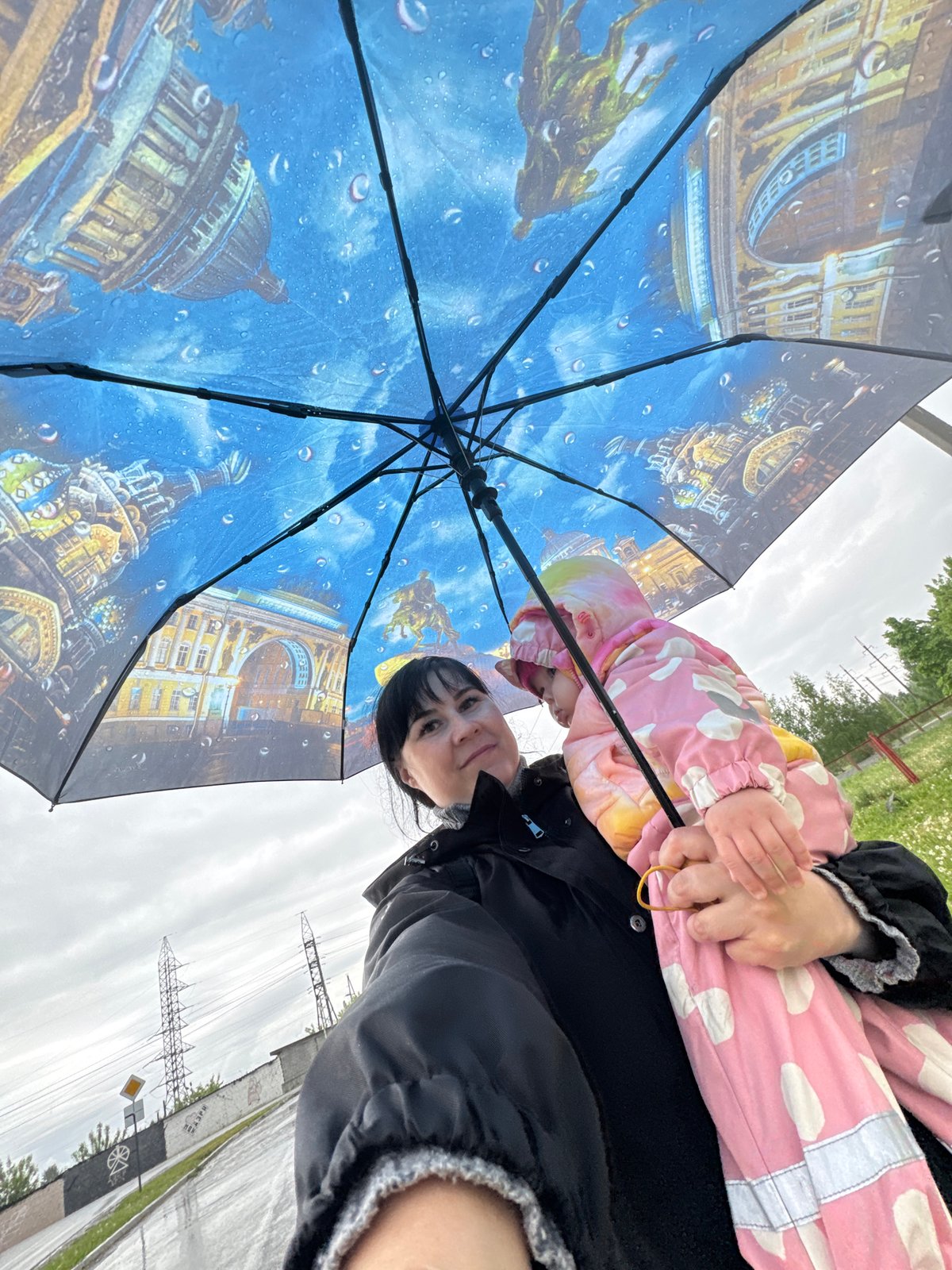 Mother, child pose with St. Petersburg umbrella in Zav'yalovo