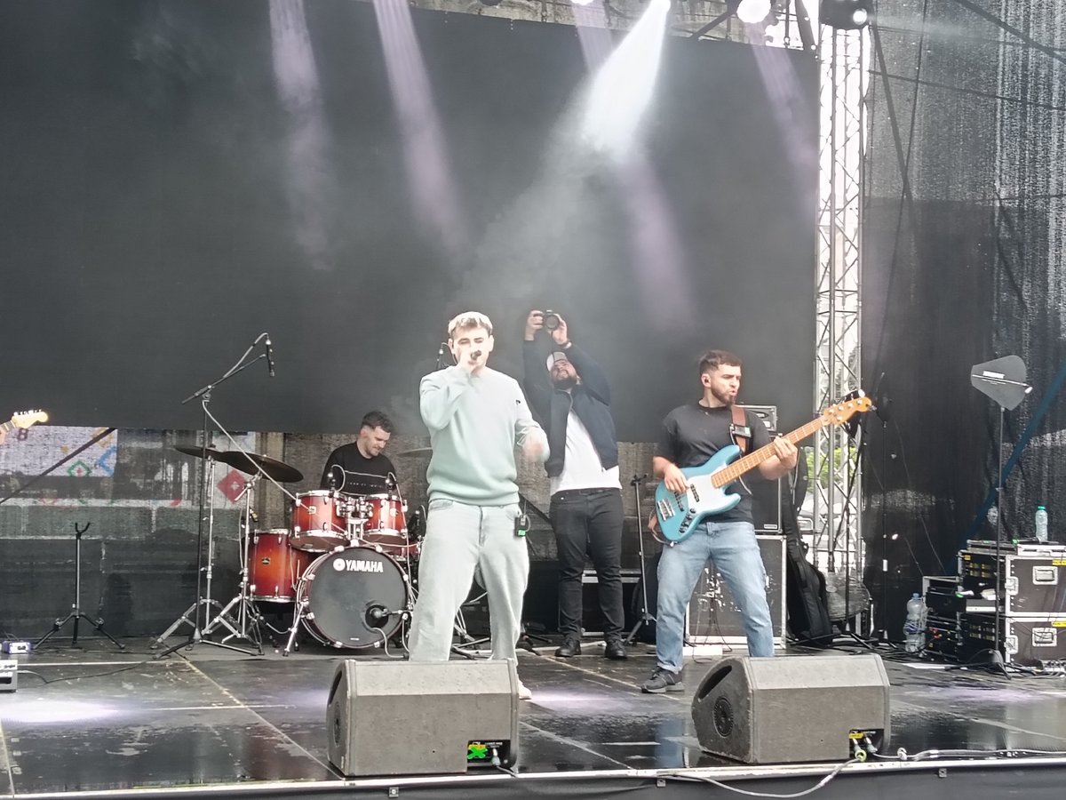 Band performs in rain at Chișinău's Great National Assembly Square
