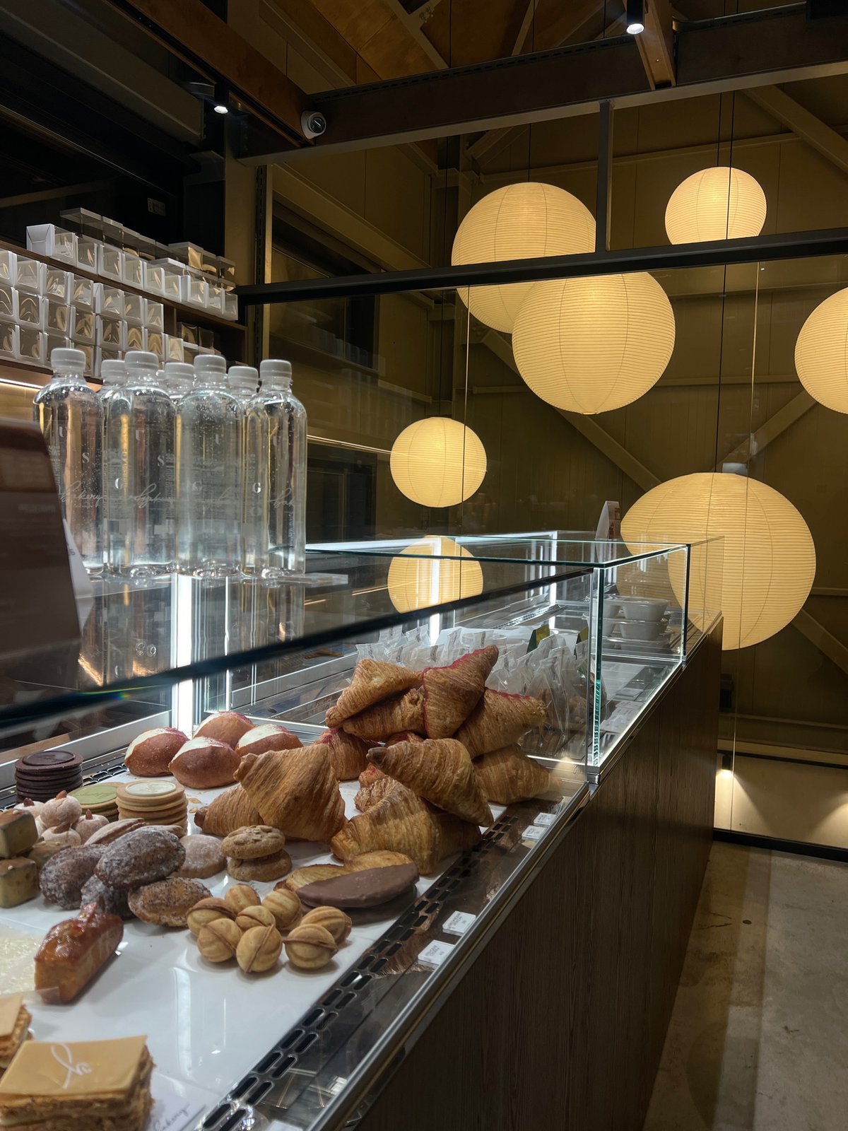 Bakery activity documented in Vladivostok during morning hours
