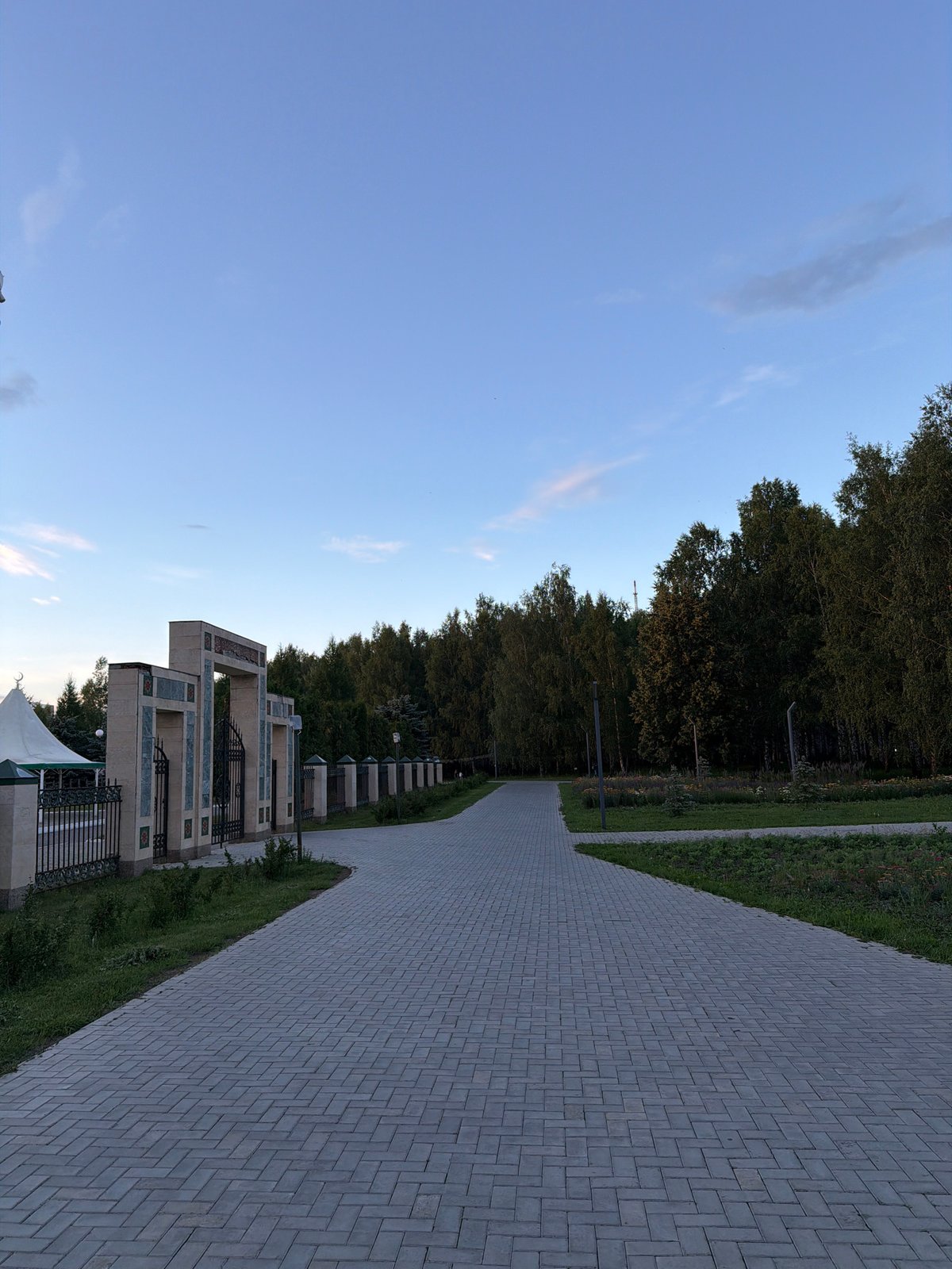 Golden hour in Nizhnekamsk: parks, birch groves, and a mosque