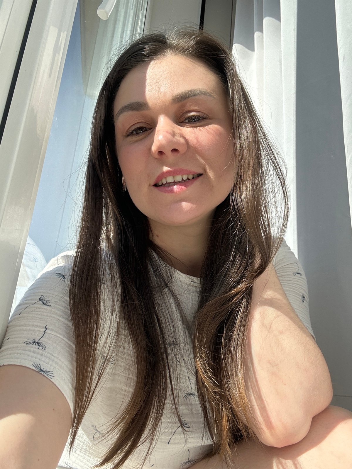Woman documents morning routine with selfies and daily activities