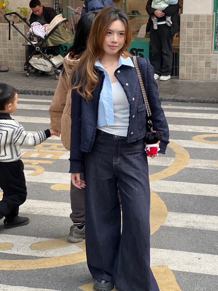 Morning street life documented across Liangjiang district pedestrian areas