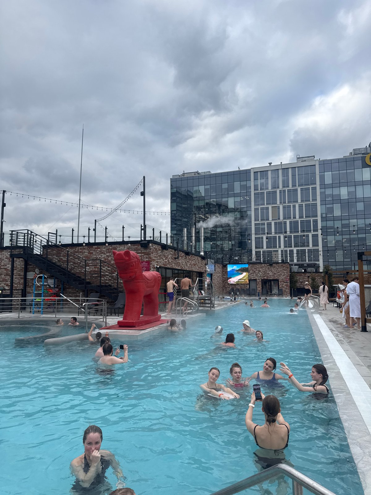 Moscow residents enjoy rooftop pool, indoor spaces documented