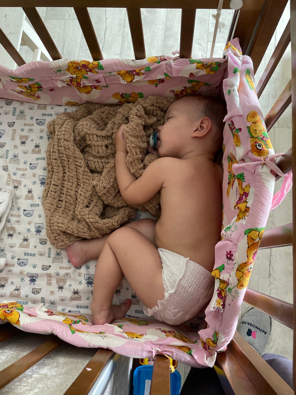 Quiet morning moments captured in Perm home with baby, dog