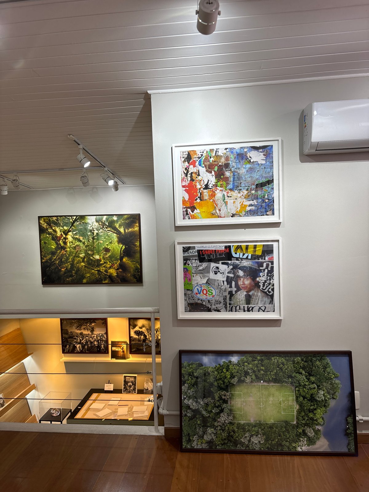 Art gallery exhibition documented in São Paulo