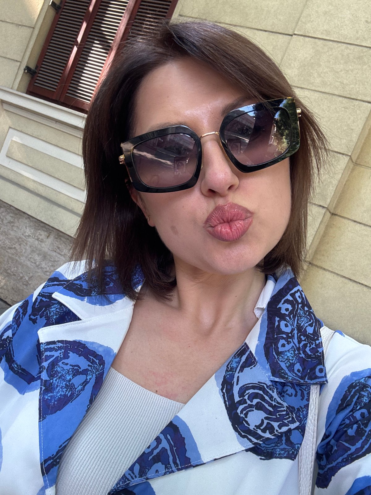 Afternoon in Sofia: selfies, a standout Porsche, and a park memorial