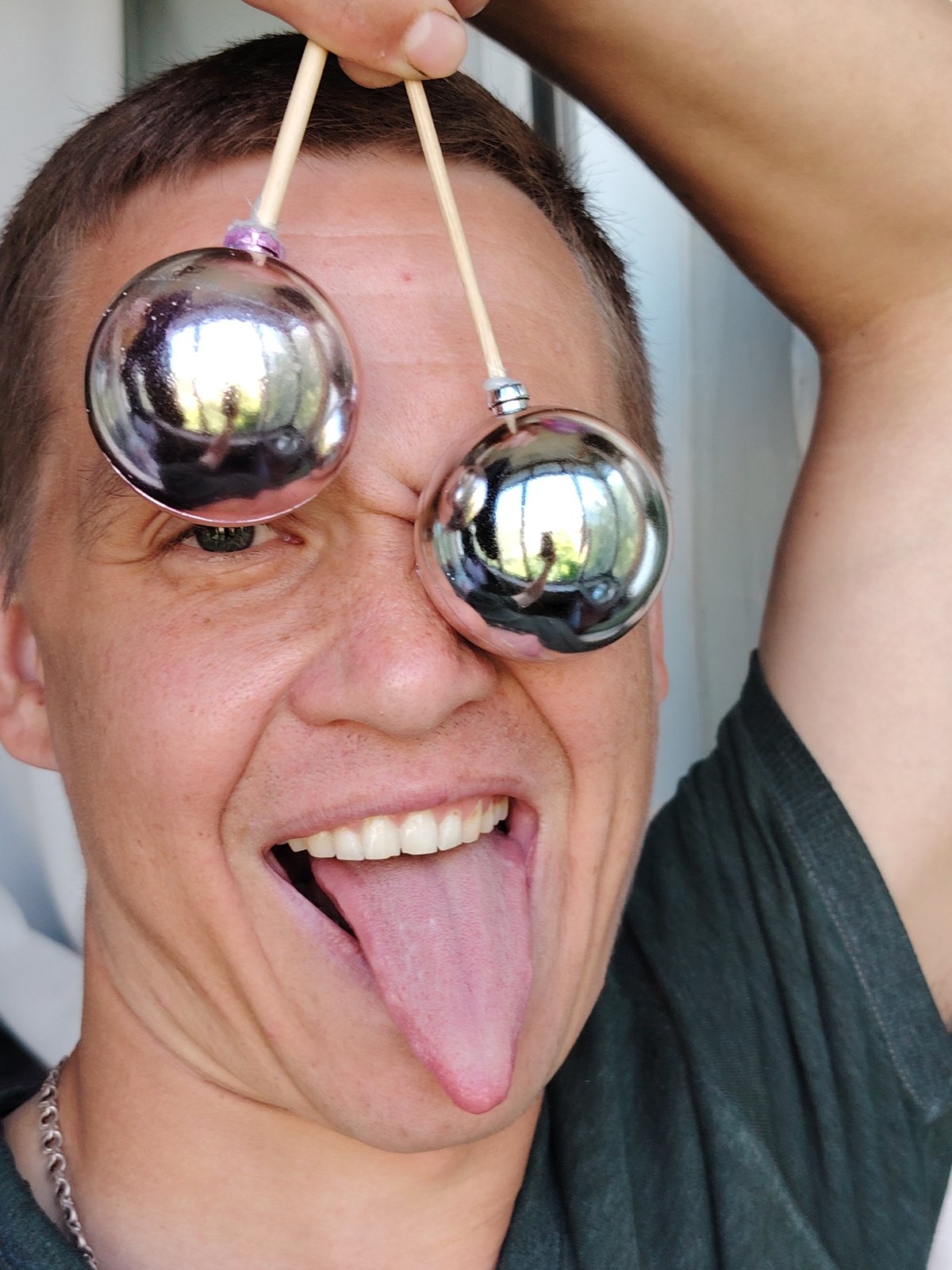 Morning selfie session captured across Chaikovsky, Russia