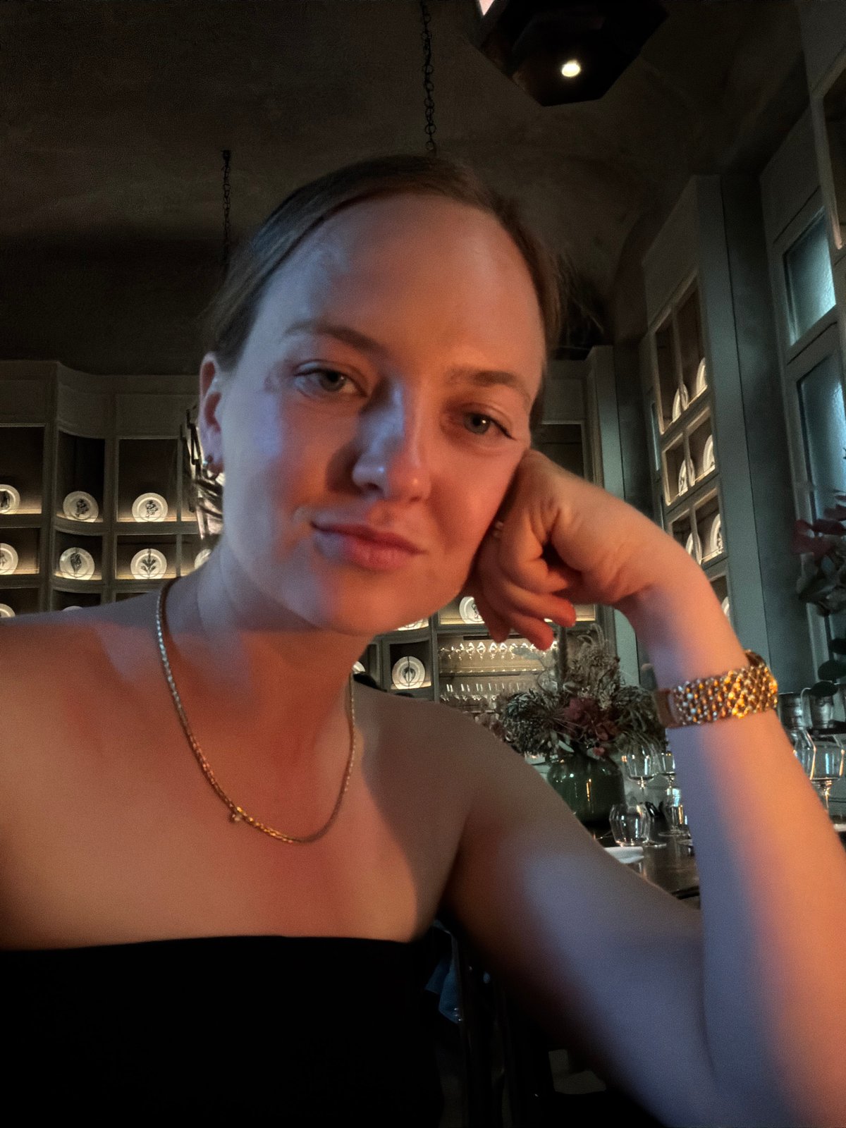 Evening dining experience documented in Milan restaurant