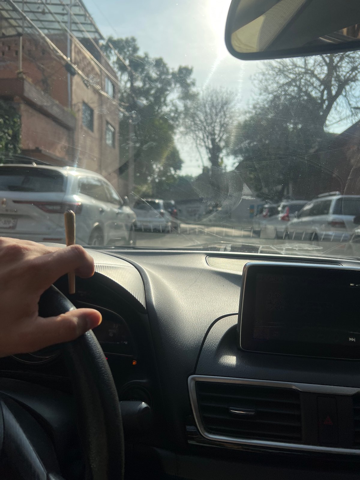 Driver holds cigarette while driving in Mexico City