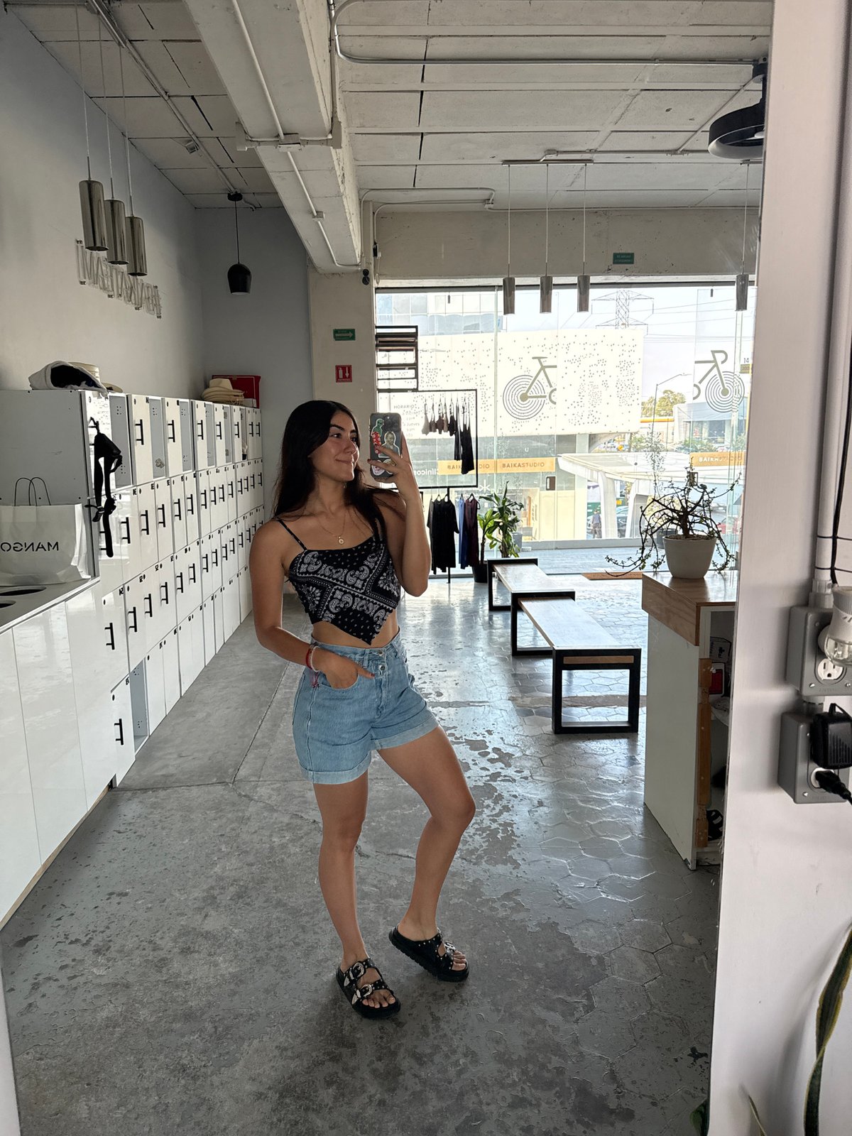 Woman visits cycling studio in Puebla, takes selfies