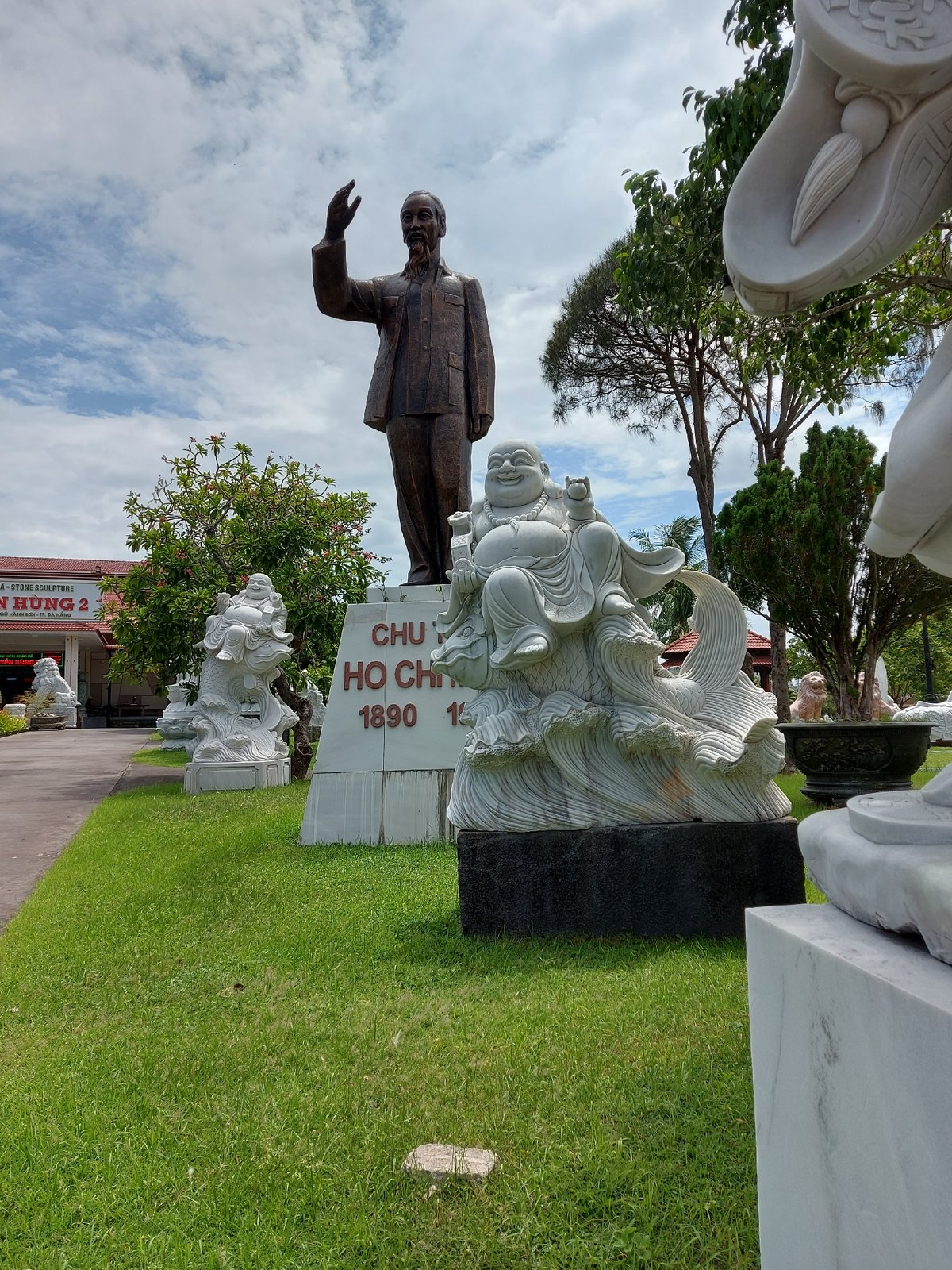Exploring Đà Nẵng's Marble Mountains area on a July morning